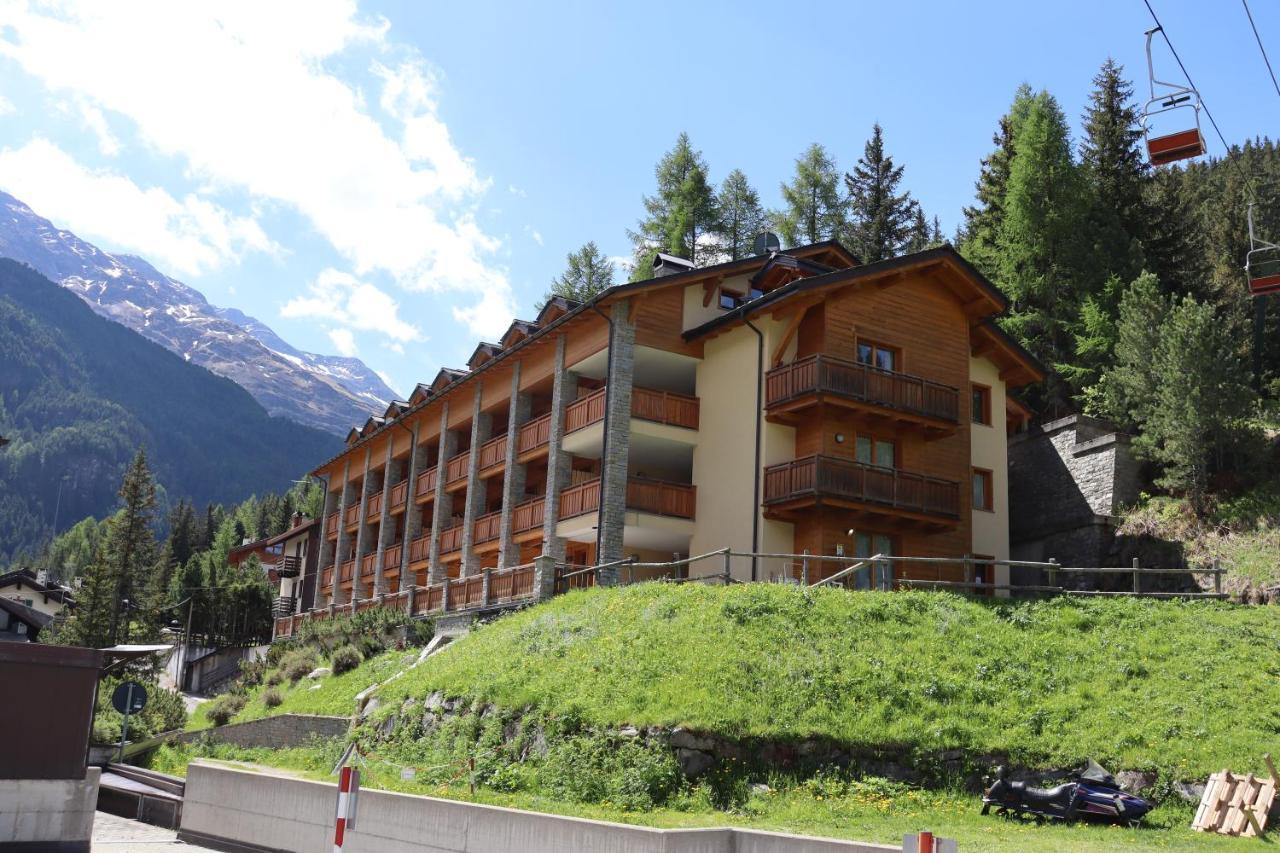 Residence Regina Delle Alpi Santa Caterina Valfurva Bagian luar foto