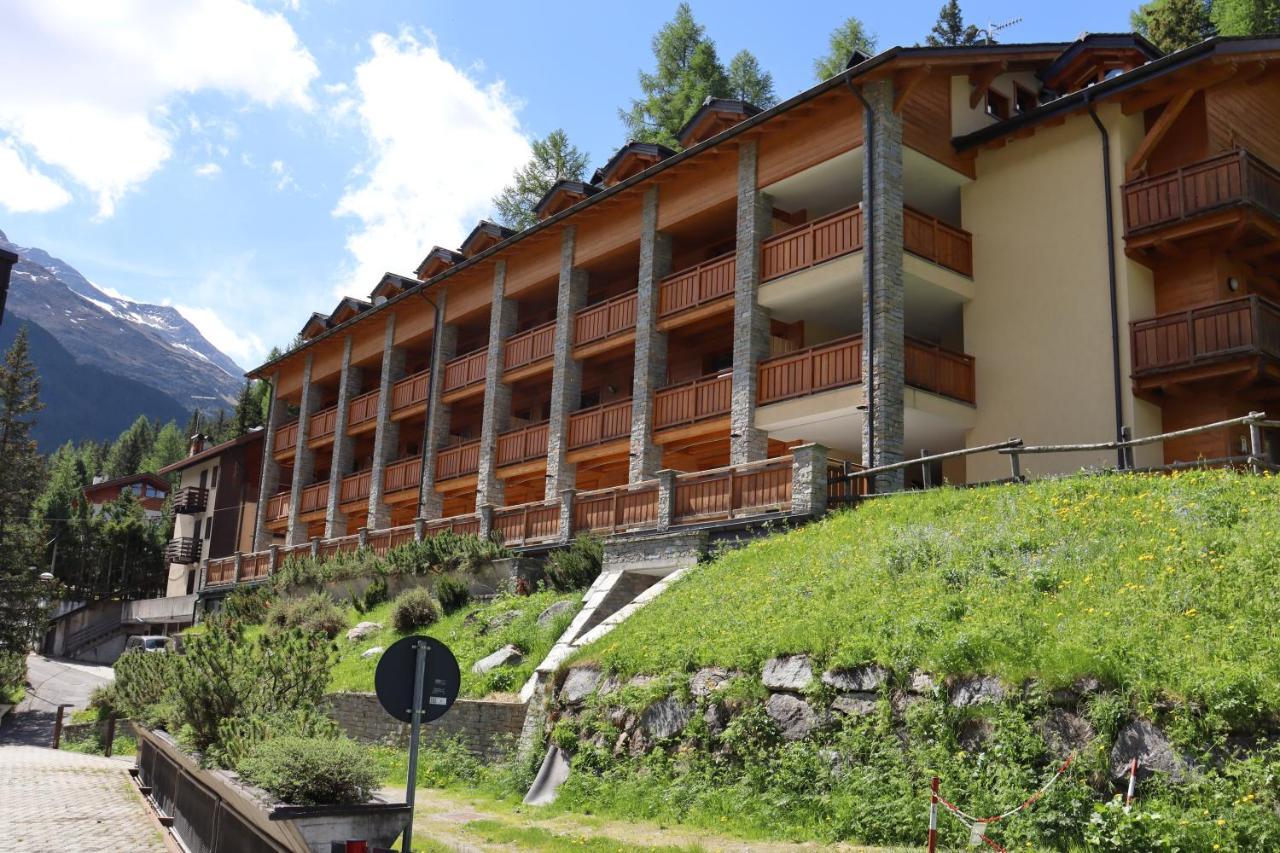 Residence Regina Delle Alpi Santa Caterina Valfurva Bagian luar foto